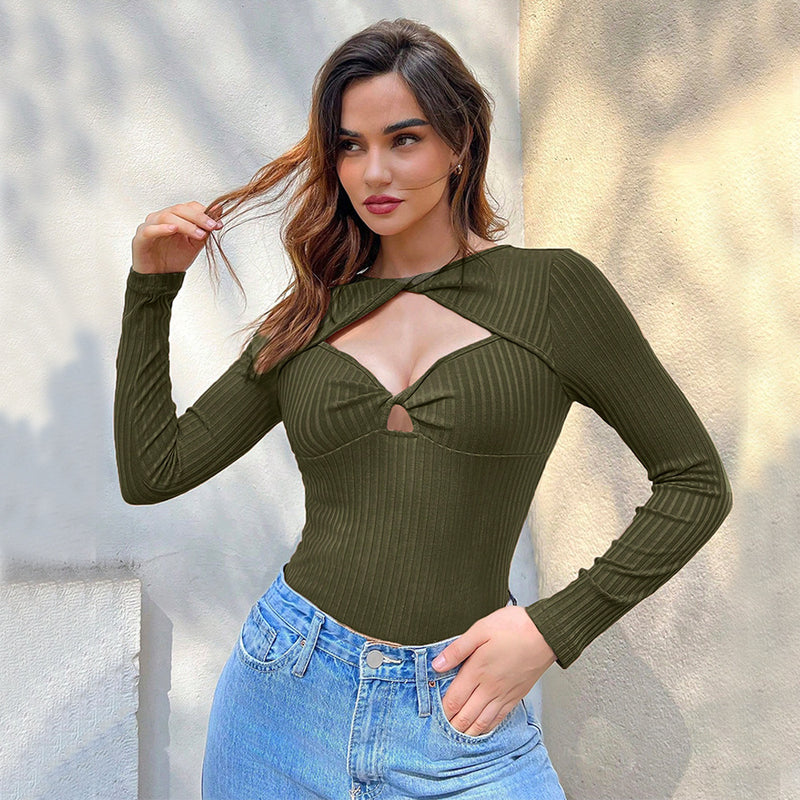 Damenbekleidung, Herbst-Winter-Design, langärmeliger Pullover mit ausgehöhltem Ausschnitt und Nischen-Slim-Fit-Crop-Top