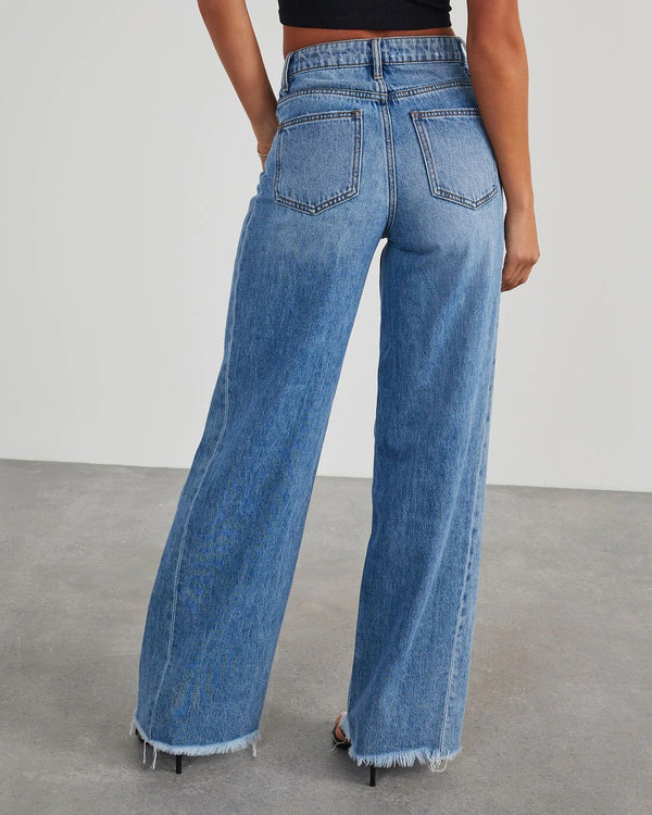 Lockere Jeans mit weitem Bein und seitlichen Nahtnähten und ausgefranstem Saum für Damen